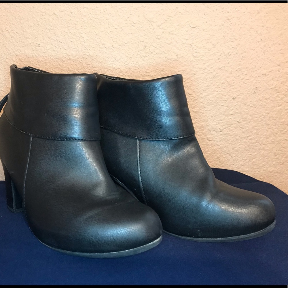 Sole Senseability Women Black Ankle Boots